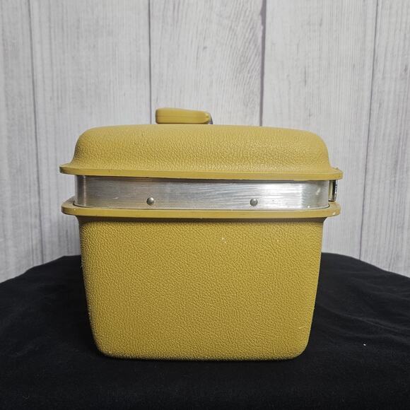 VTG Yellow Samsonite Train Case, Carry-On Cosmetic Luggage Tote - Picture 8 of 10
